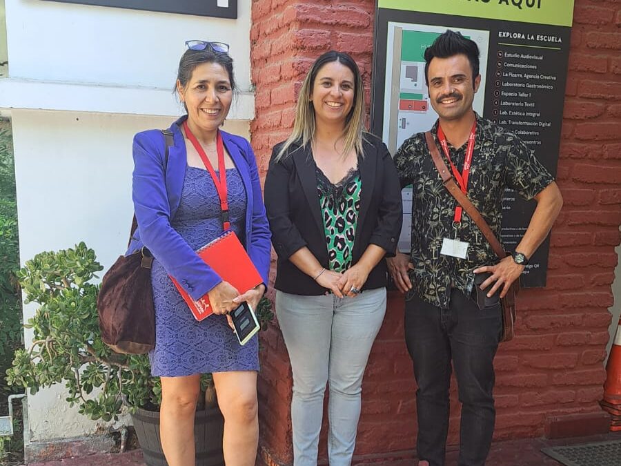 Municipalidades de Talagante y San Miguel visitan La Escuela Yunus